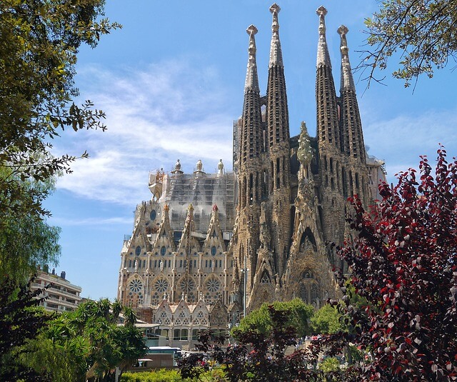 An image of the stunning sagrada familia in Barcelona, Spain