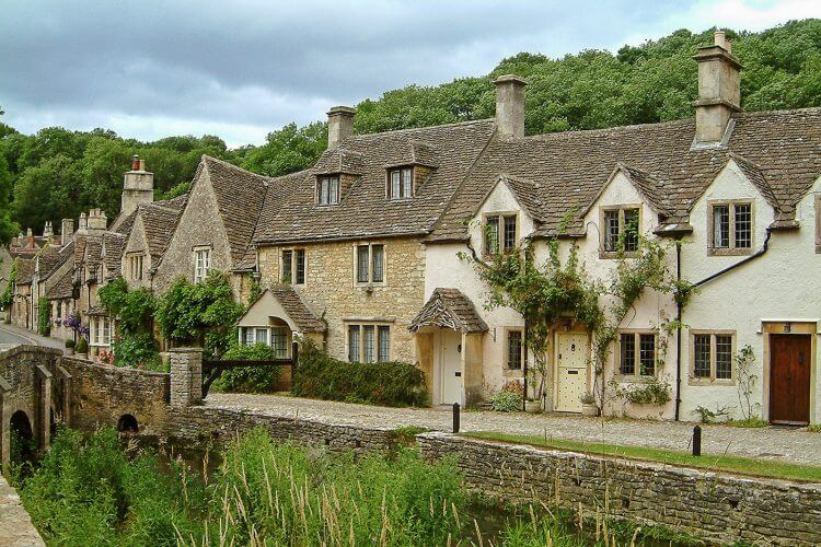 An image of the sleepy village of castle combe