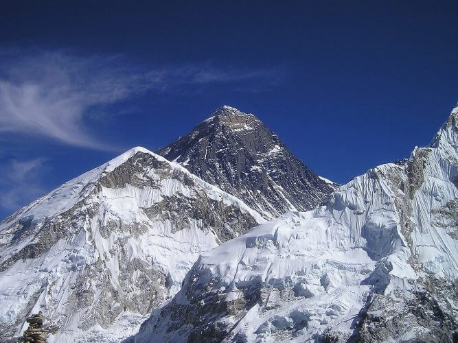 A picture of mount everest in summer