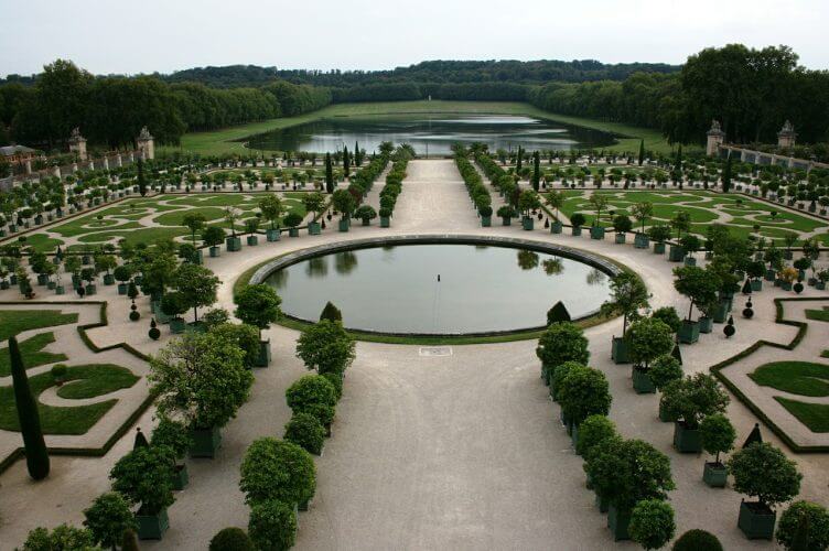 The garden in Versailles is shown here