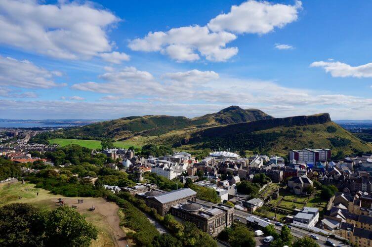 This image shows the breathtaking view one gets from Arthur's seat over Edinburgh