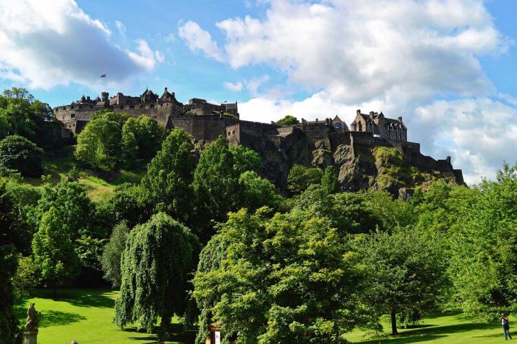 An image of the famous Edinburgh castle